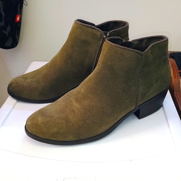 NWOT Dunes Olive Ankle Booties - Picture 4 of 7